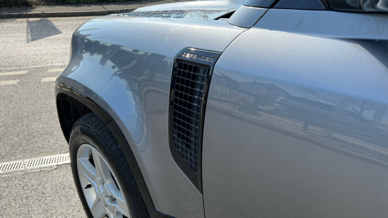 Land Rover Defender 3.0 D250 X-Dynamic SE 90 3dr Auto Diesel Estate